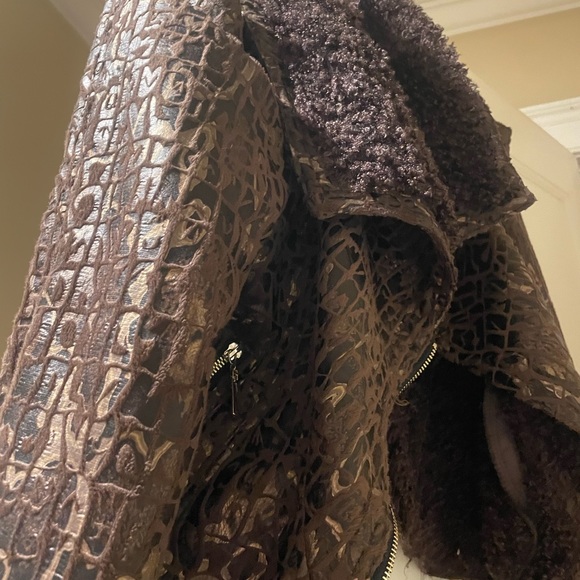 Stylish biker brown faux fur lined jacket with embossed design in faux leather - Picture 5 of 5